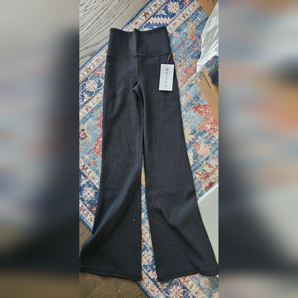 Athleta Salutation Stash Black Flared Yoga Pants Msrp 119$ Size Xs - Picture 5 of 8